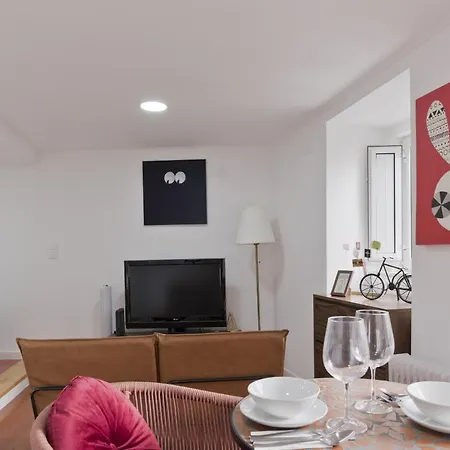 Bmyguest - Alfama River